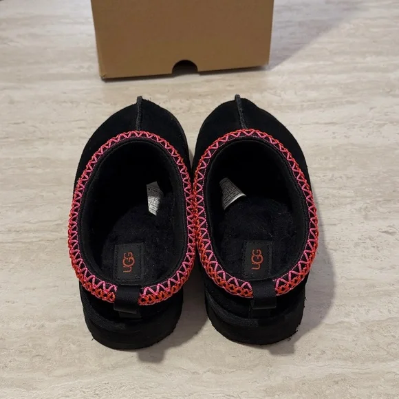 UGG Tazz Little Girl Black Slippers *2 - Picture 3 of 8